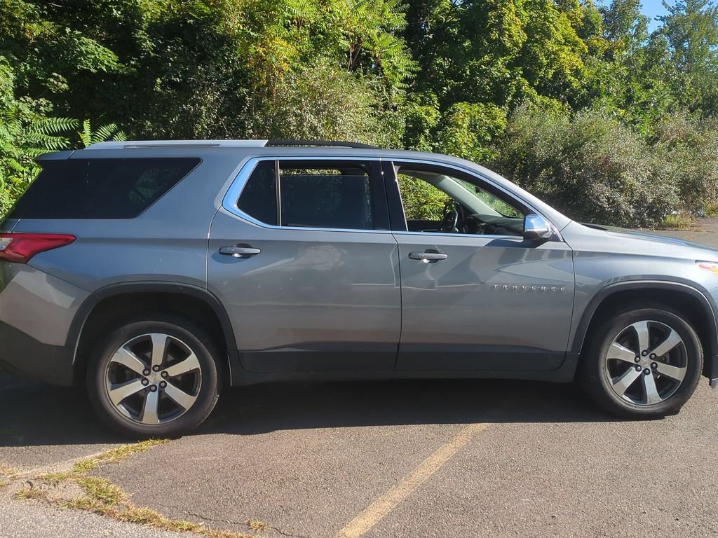 Used 2018 Chevrolet Traverse 3LT with VIN 1GNEVHKWXJJ209952 for sale in Thomaston, CT