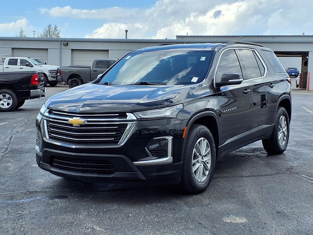 Used 2023 Chevrolet Traverse 1LT with VIN 1GNERGKW3PJ305445 for sale in Kansas City