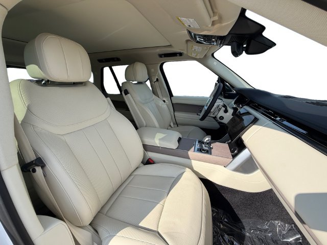 Used 2023 White Land Rover SE image 16
