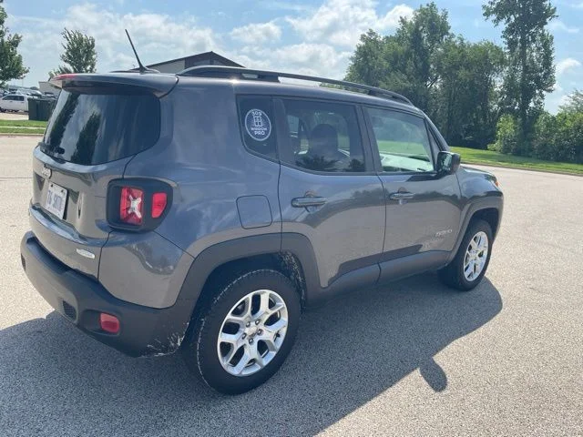 Used 2017 Gray Jeep Latitude image 4
