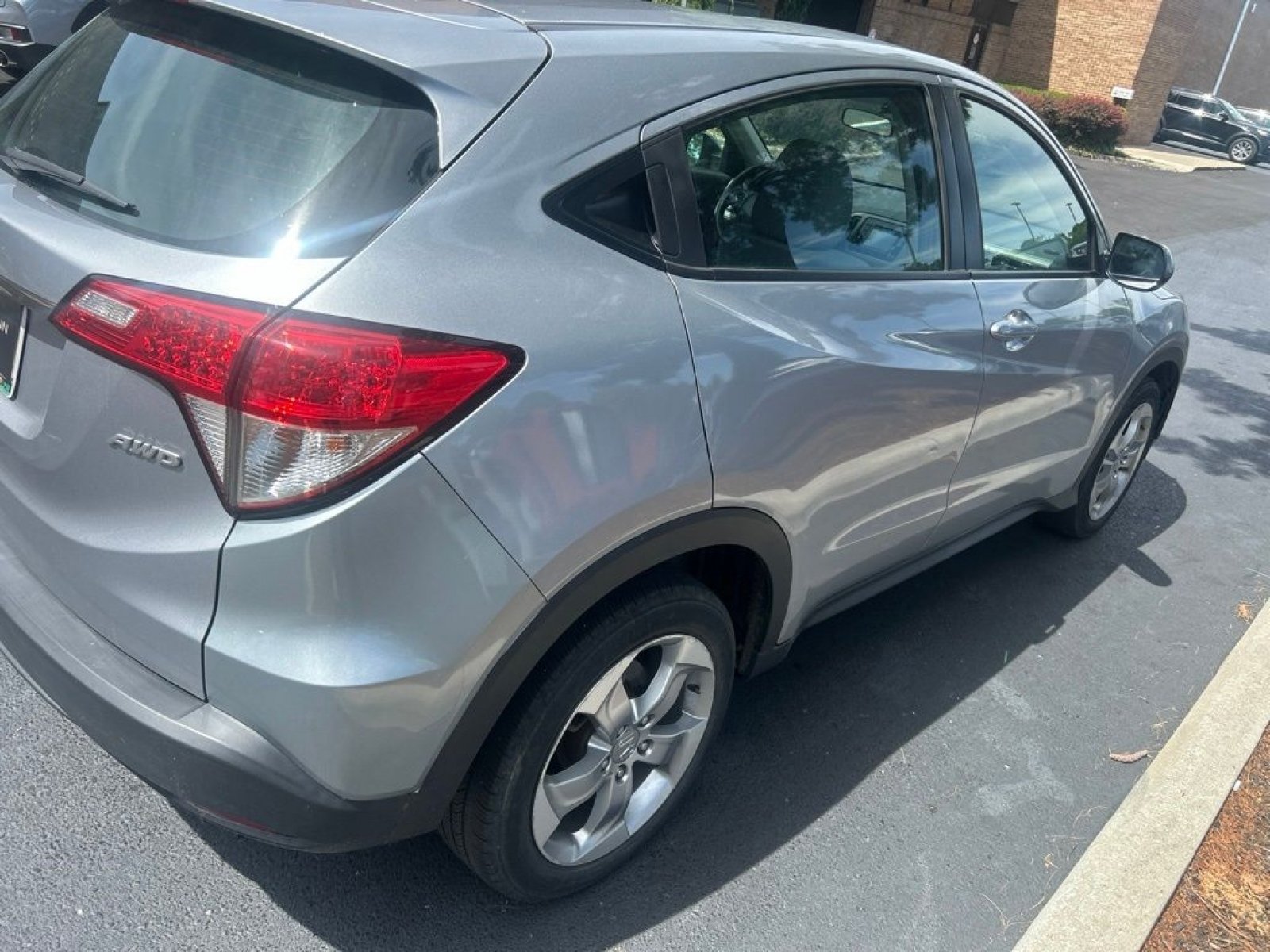 Certified Used 2022 Lunar Silver Metallic Honda LX image 9