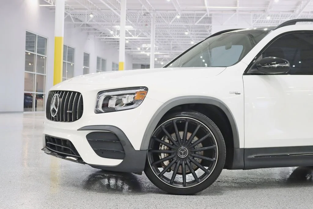 Used 2022  Mercedes-Benz GLB 35 AMG® image 2