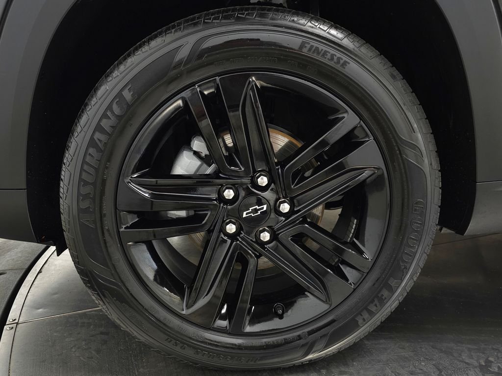 Used 2025 Mosaic Black Metallic Chevrolet ACTIV image 12