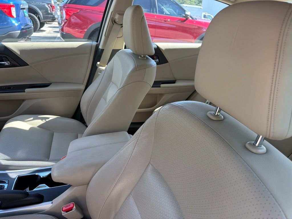 Used 2014 White Honda EX-L image 10