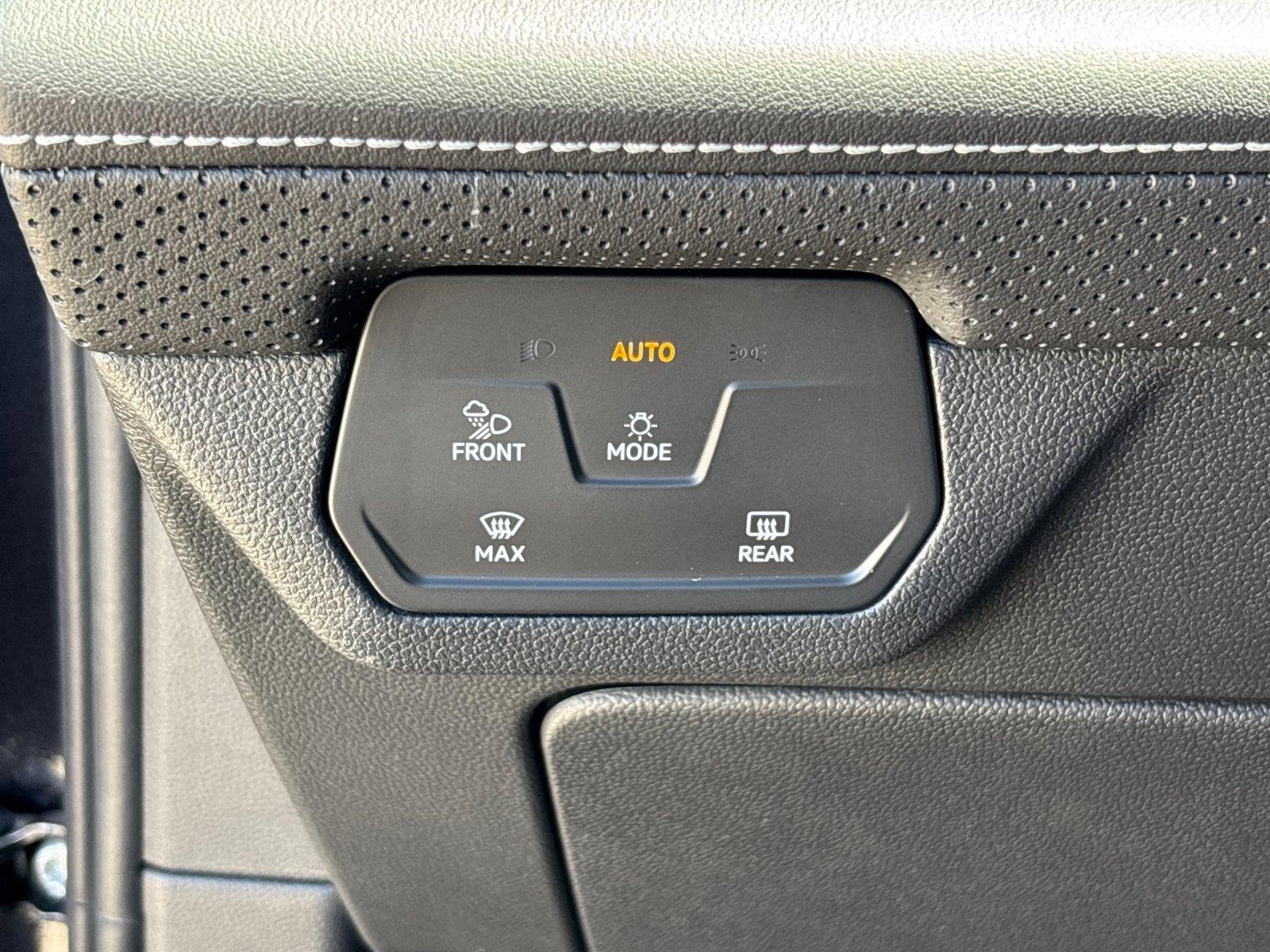 2025 Volkswagen Atlas Cross Sport SEL - Photo 17