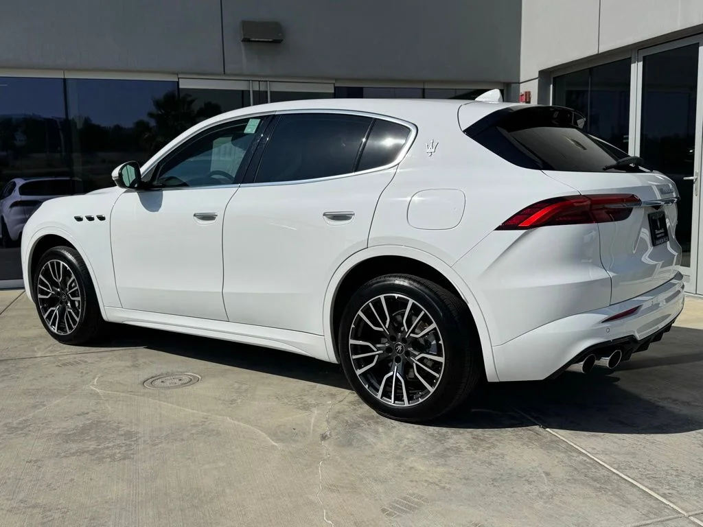 Used 2025 Bianco Maserati Base image 6