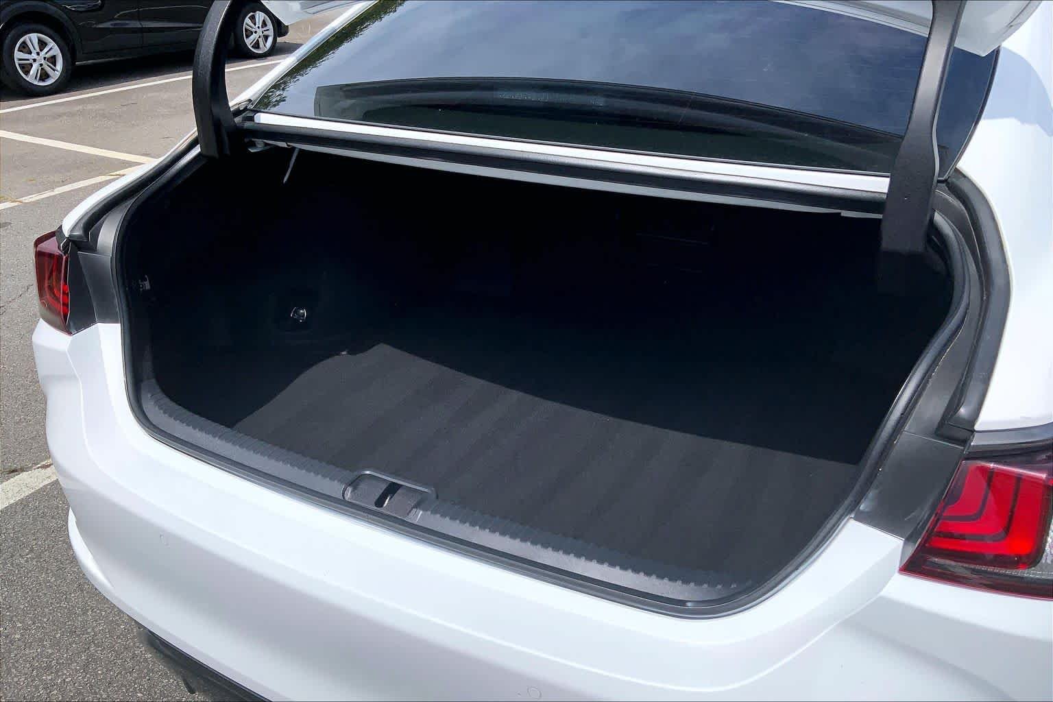 Used 2023 Ultra White Lexus F SPORT Handling image 33