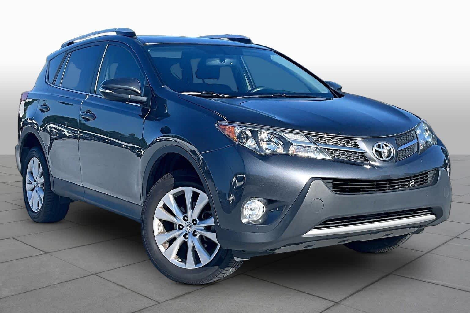 Used 2015 Magnetic Gray Metallic Toyota Limited image 3