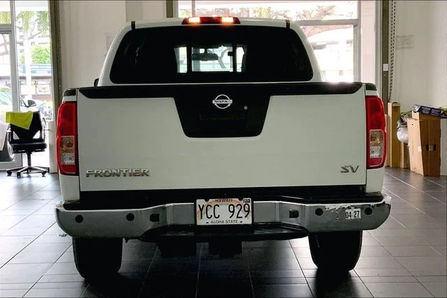 Used 2014 White Nissan SV image 4