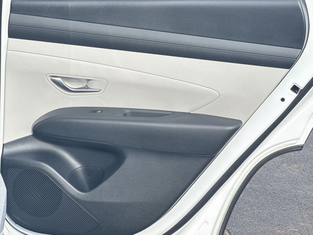 New 2026 White Hyundai SEL FWD image 15