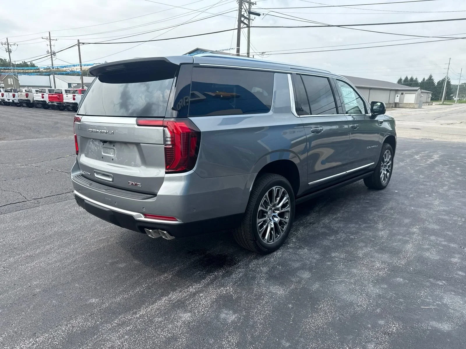 2026 GMC Yukon XL Denali - Photo 8