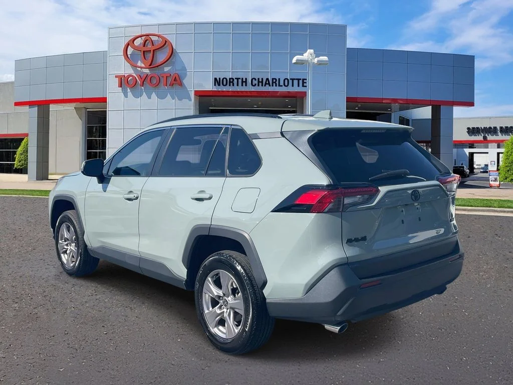 Used 2023  Toyota XLE image 6