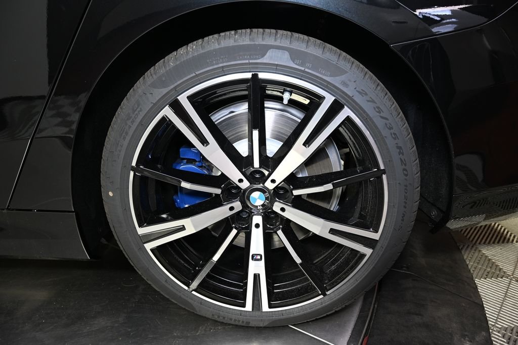 New 2027 Black Sapphire Metallic BMW 550e xDrive image 12