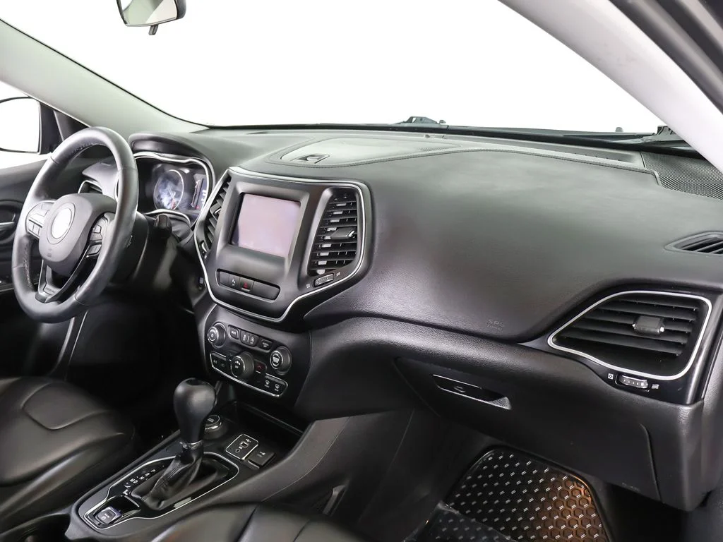 Used 2019 Gray Jeep Latitude Plus image 25