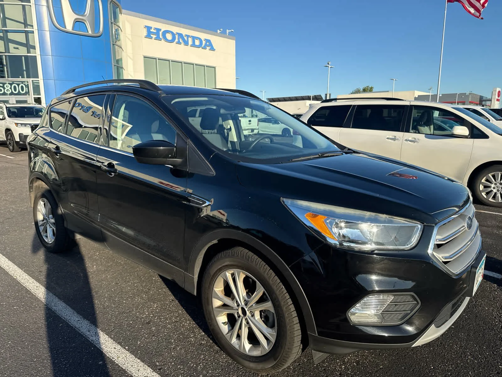 Used 2018 Shadow Black Ford SE image 4