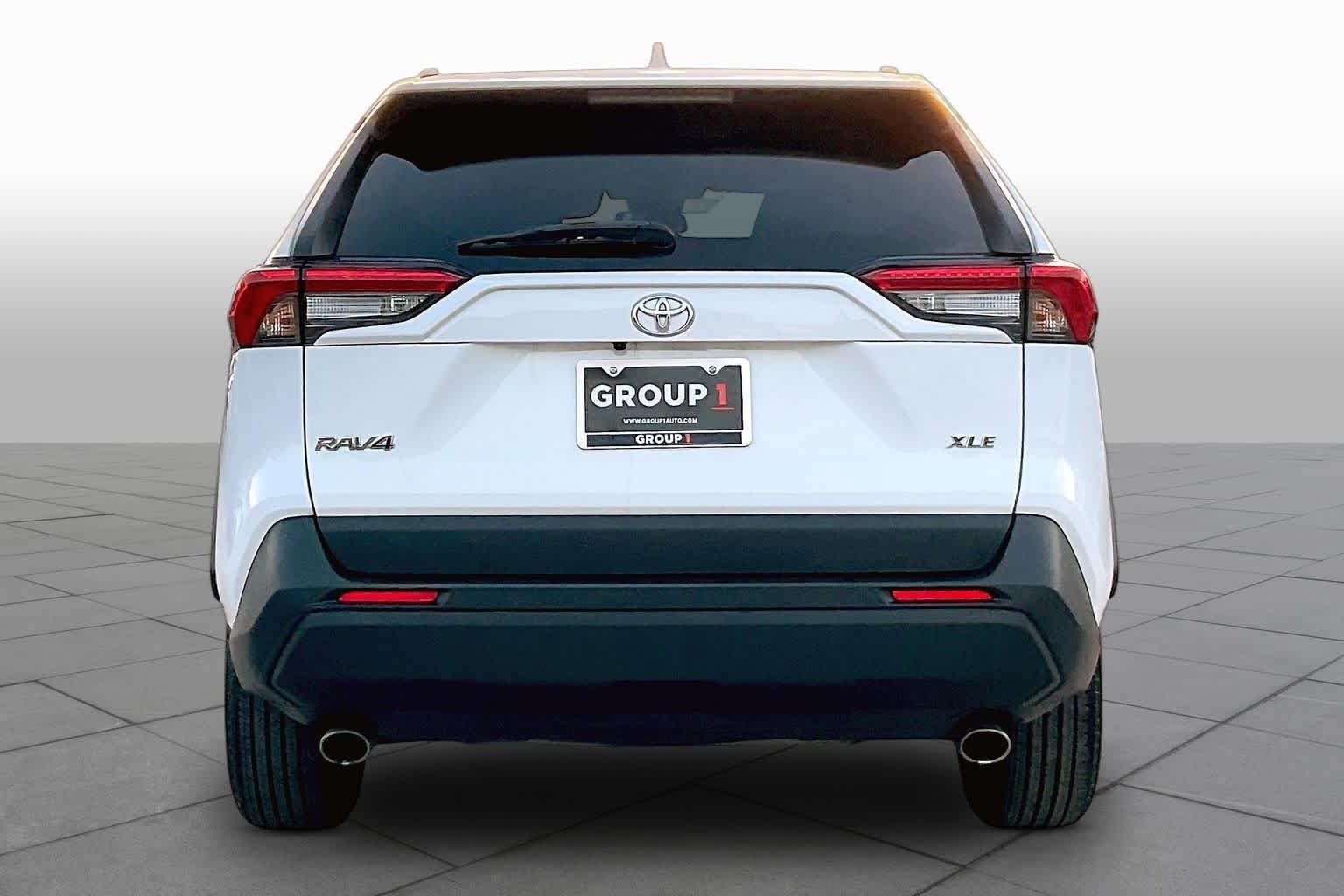 Used 2025 Ice Cap Toyota XLE image 5