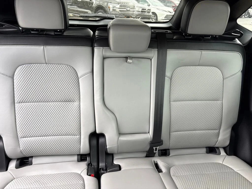 Used 2023 White Metallic Ford Base image 9