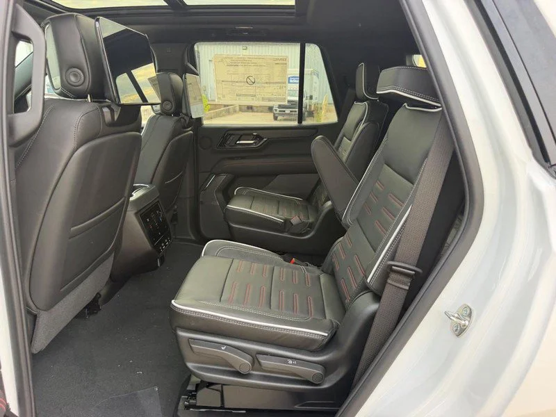 2026 GMC Yukon AT4 Ultimate - Photo 9