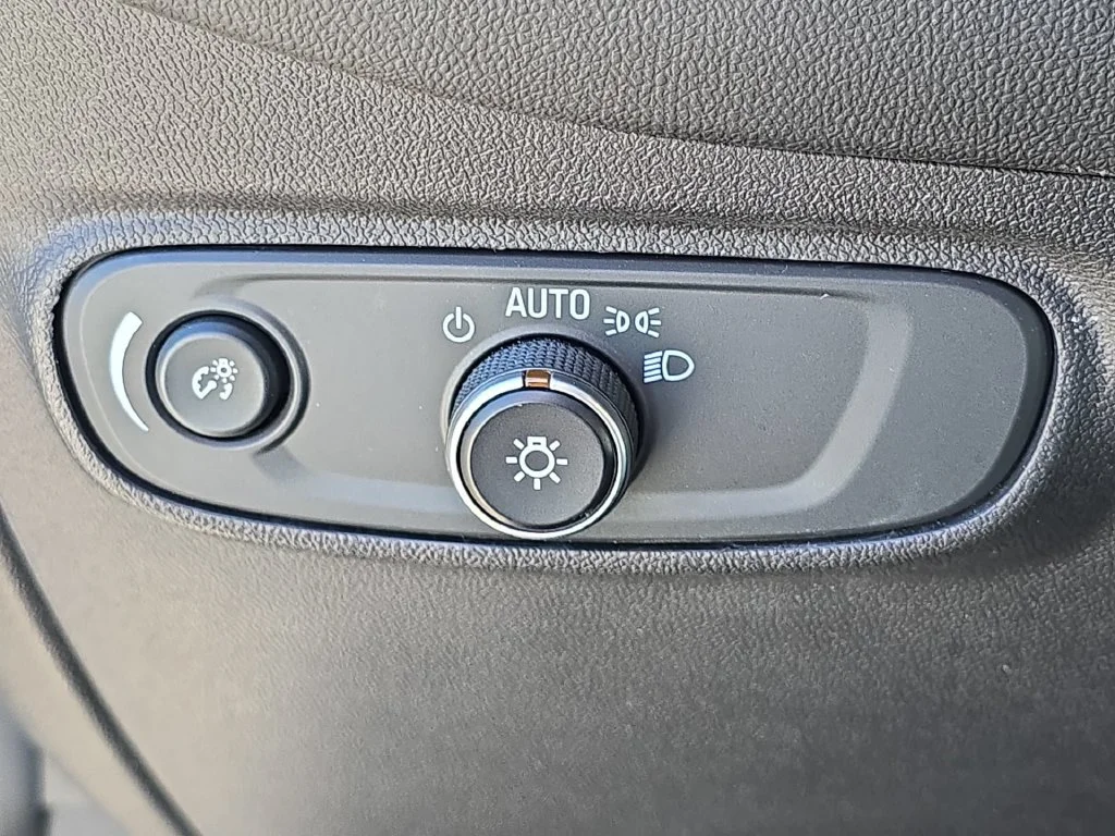 2020 Chevrolet Equinox LS - Photo 18