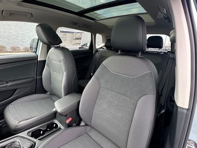 New 2026 Monument Gray W/Deep Black Roof Volkswagen 1.5T SE Black image 28