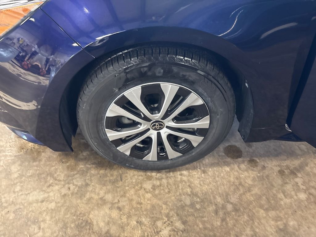 Used 2022  Toyota LE image 10