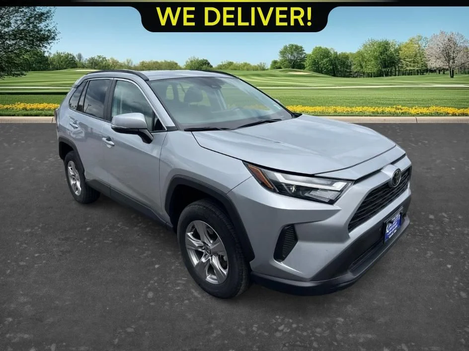 Used 2025 Silver Toyota XLE image 3