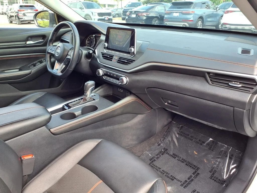 Used 2020 White Nissan 2.5 SR image 14