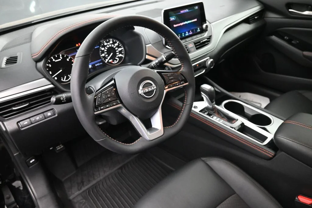 Used 2025 Black Nissan 2.5 SR image 21