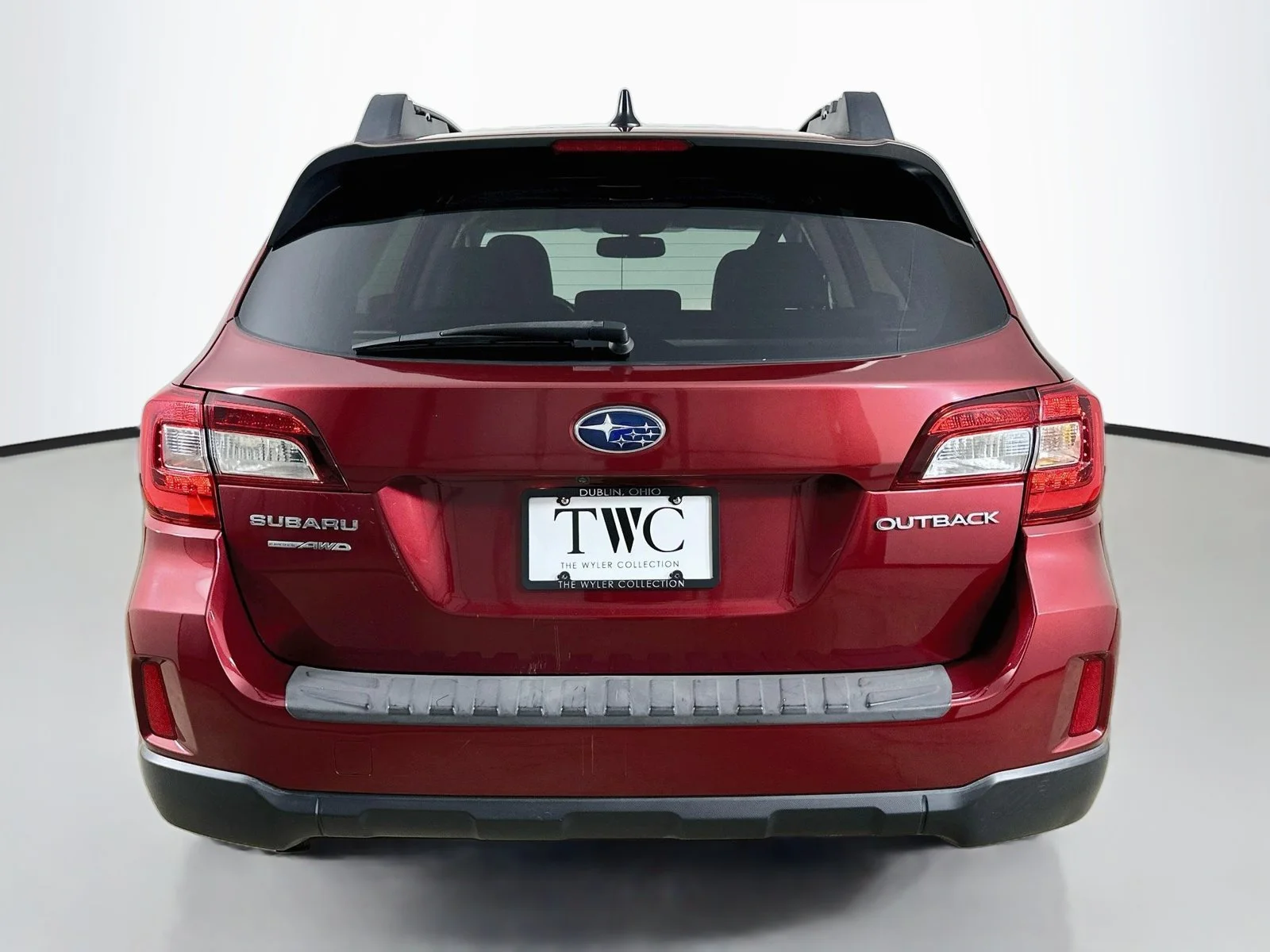 Used 2016 Red Subaru  image 6