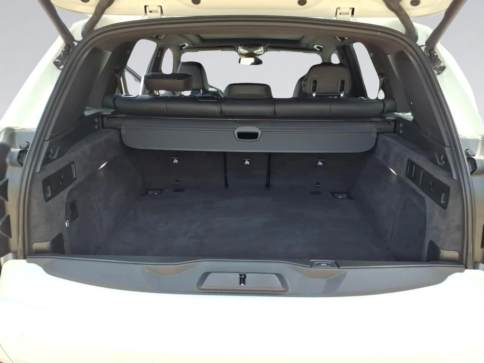 Used 2026 Alpine White BMW sDrive40i image 9