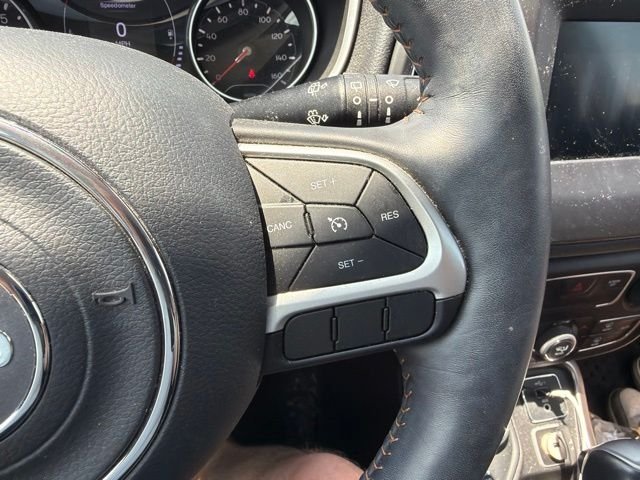 Used 2019 Silver Jeep Latitude image 10