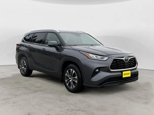 Used 2021 Gray Toyota XLE image 3