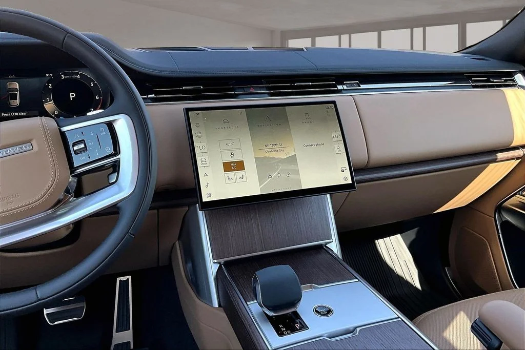 New 2026 White Land Rover SE image 7
