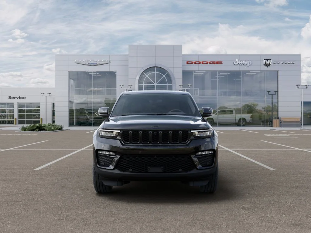 New 2025 Diamond Black Crystal Pearl-Coat Exterior Paint Jeep Limited image 7