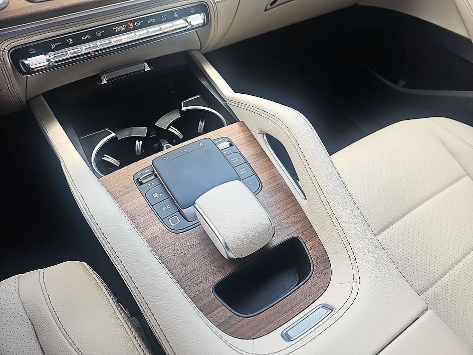 Used 2025 Polar White Mercedes-Benz GLE 450e image 25