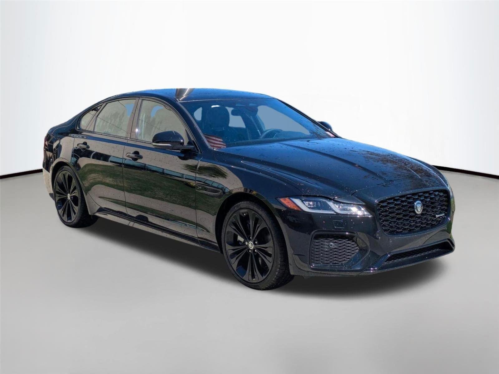 Used 2024 Santorini Black Metallic Jaguar R-Dynamic SE image 3