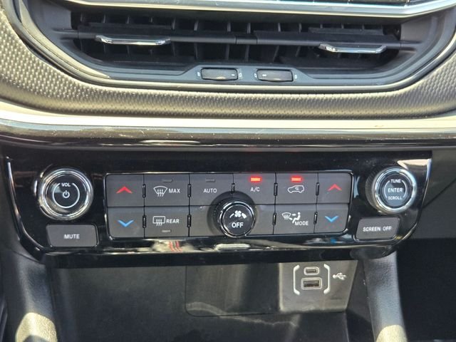 Used 2024 Silver Jeep Trailhawk image 17