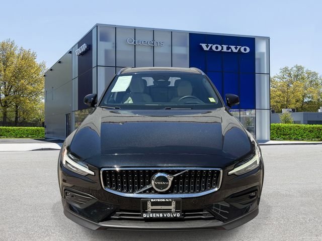 Certified Used 2024 Black Volvo Ultimate image 2