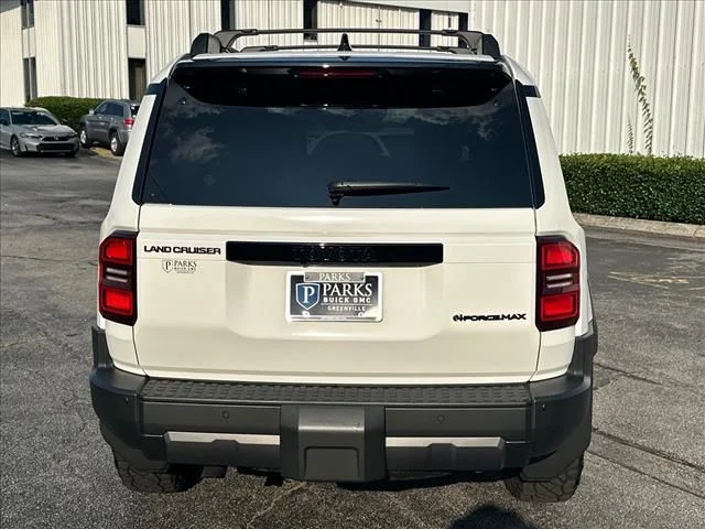 Used 2025 White Toyota Base image 10