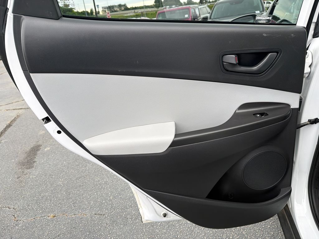 Used 2023 White Hyundai SEL image 21