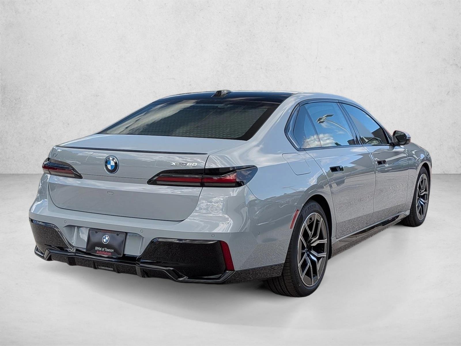 Used 2026 Brooklyn Grey Metallic BMW xDrive60 image 2