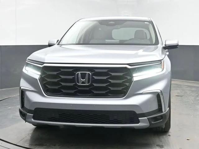 Certified Used 2023 Lunar Silver Metallic Honda 2WD EX-L 7P image 59