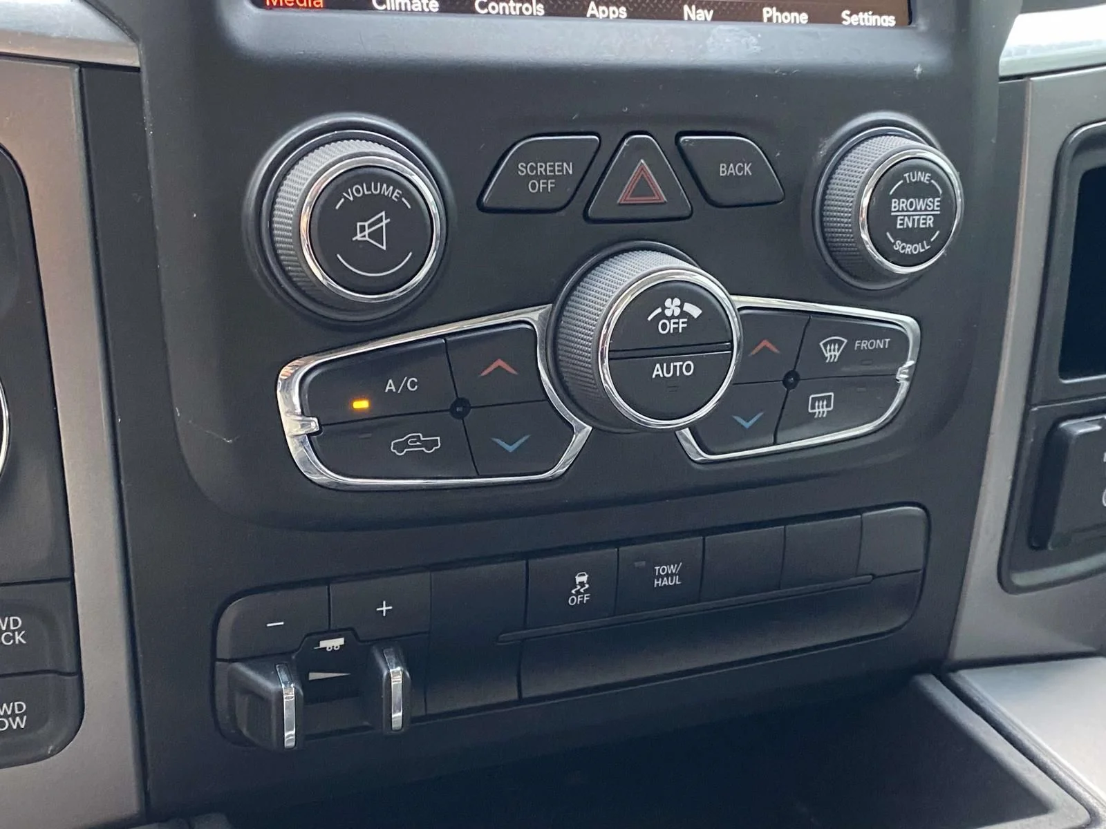 Used 2023 White Ram SLT image 19