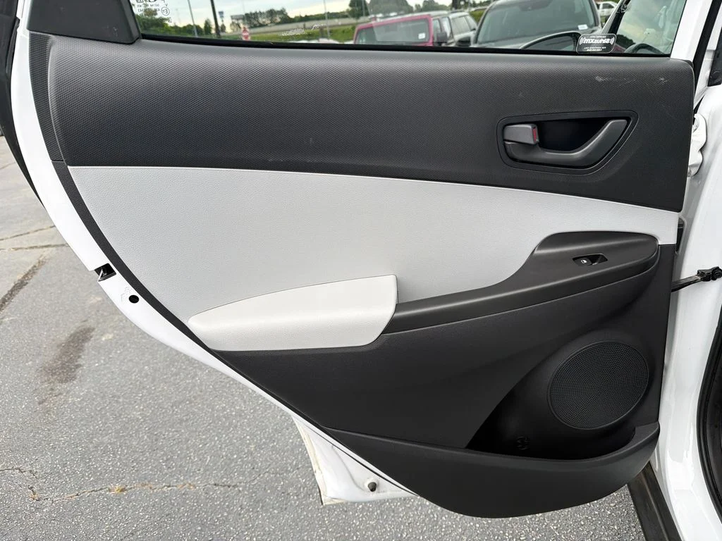 Used 2023 White Hyundai SEL image 21