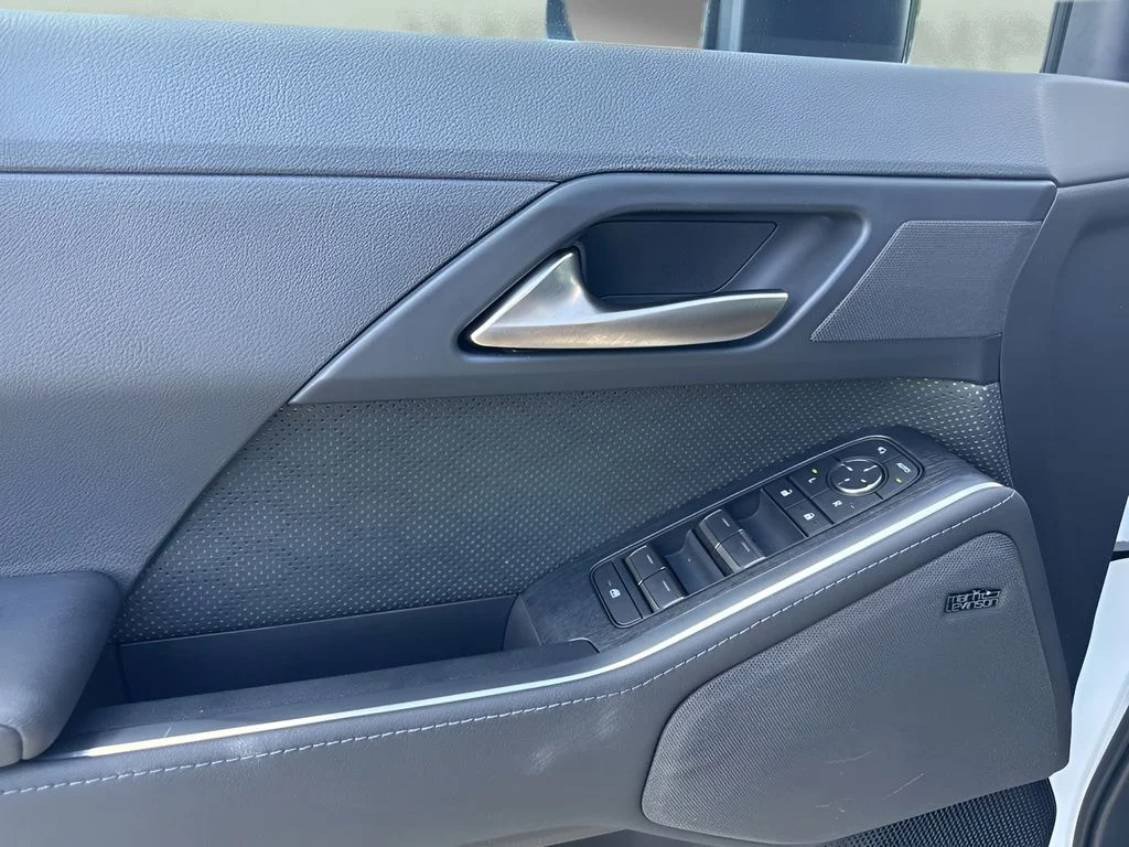 Used 2024  Lexus 550 Overtrail+ image 28