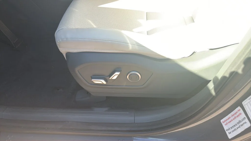 Used 2025 Gray Hyundai SEL image 15