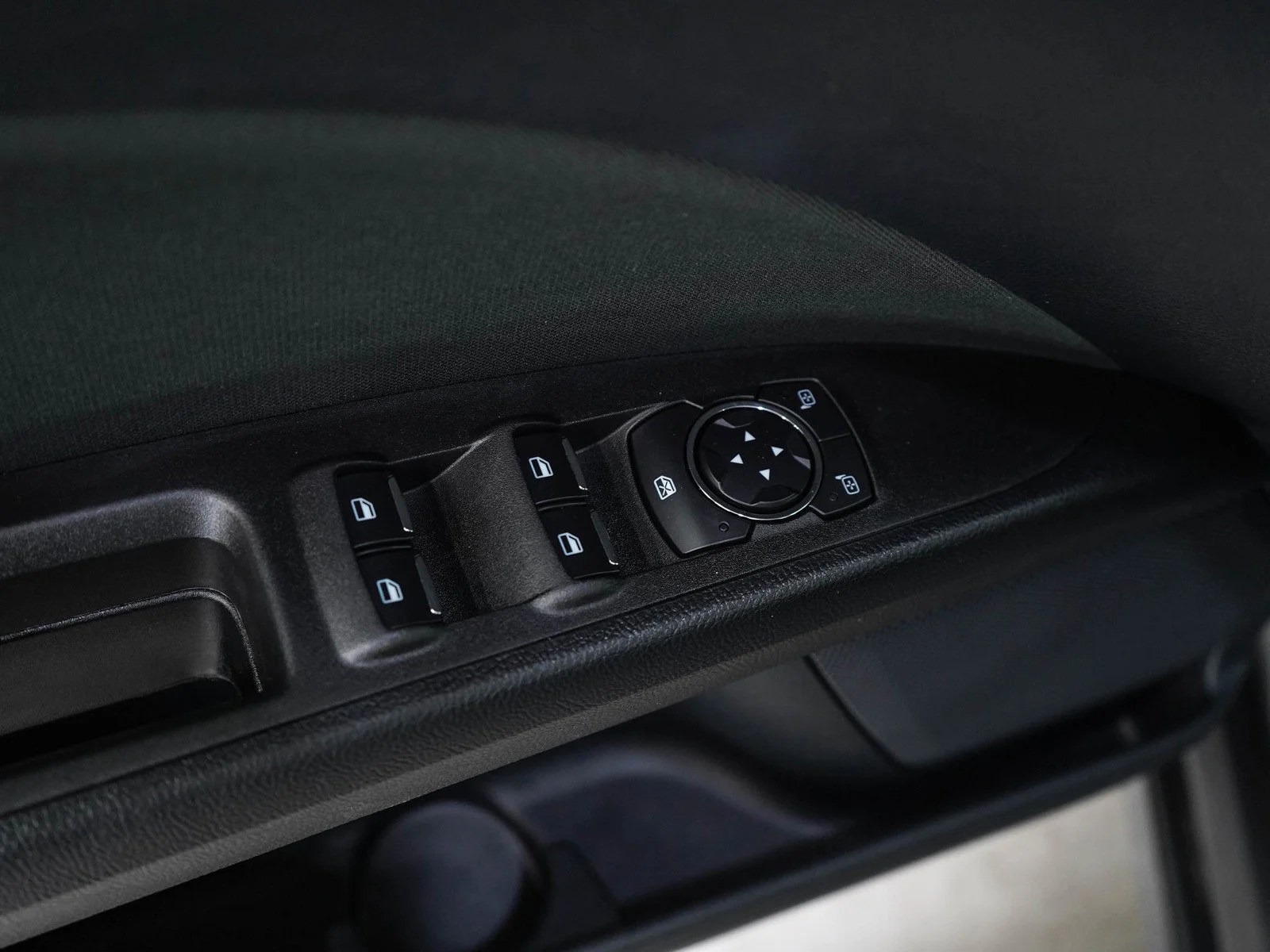 Used 2020 Magnetic Ford SE image 18
