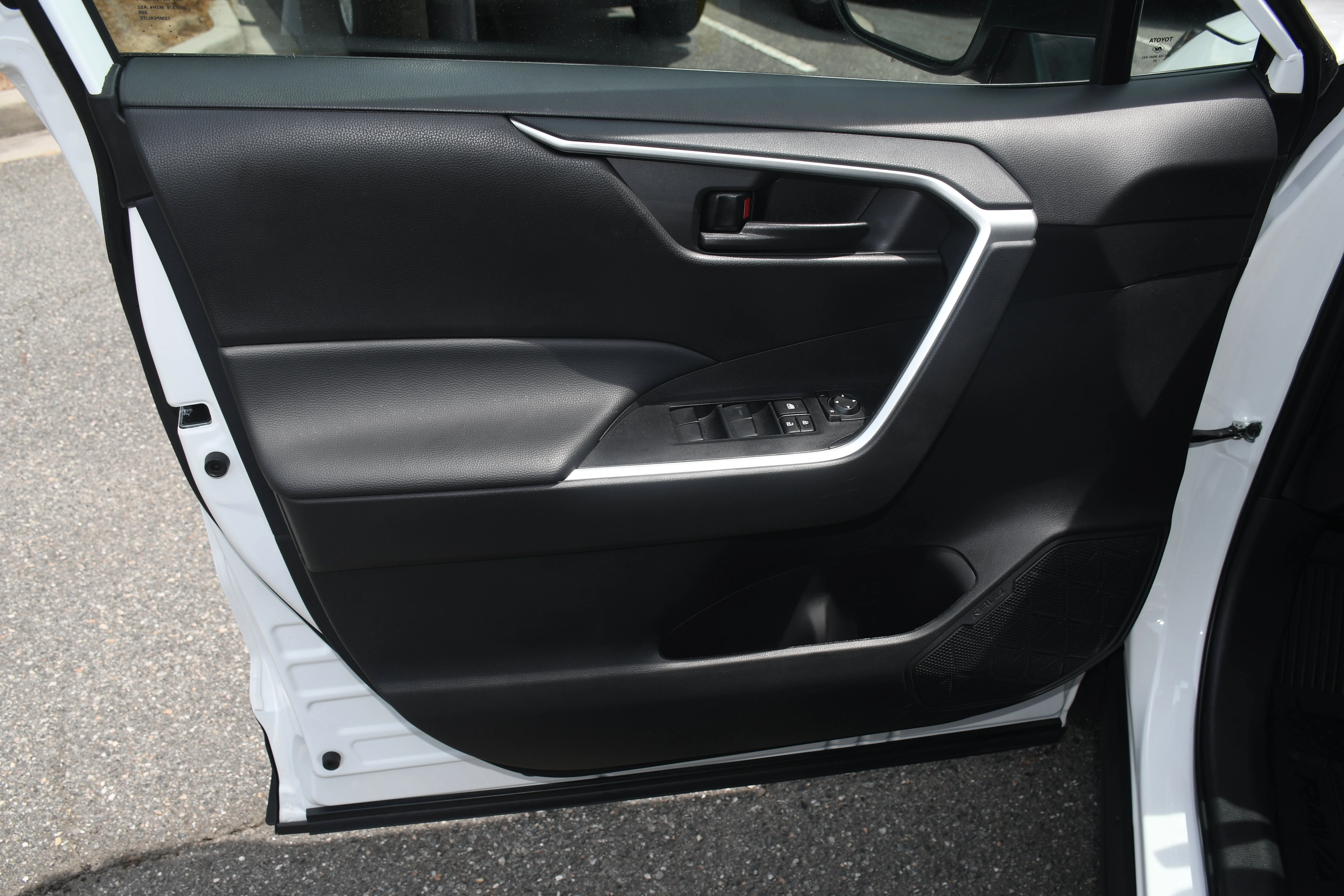 Certified Used 2025 White Toyota LE image 9
