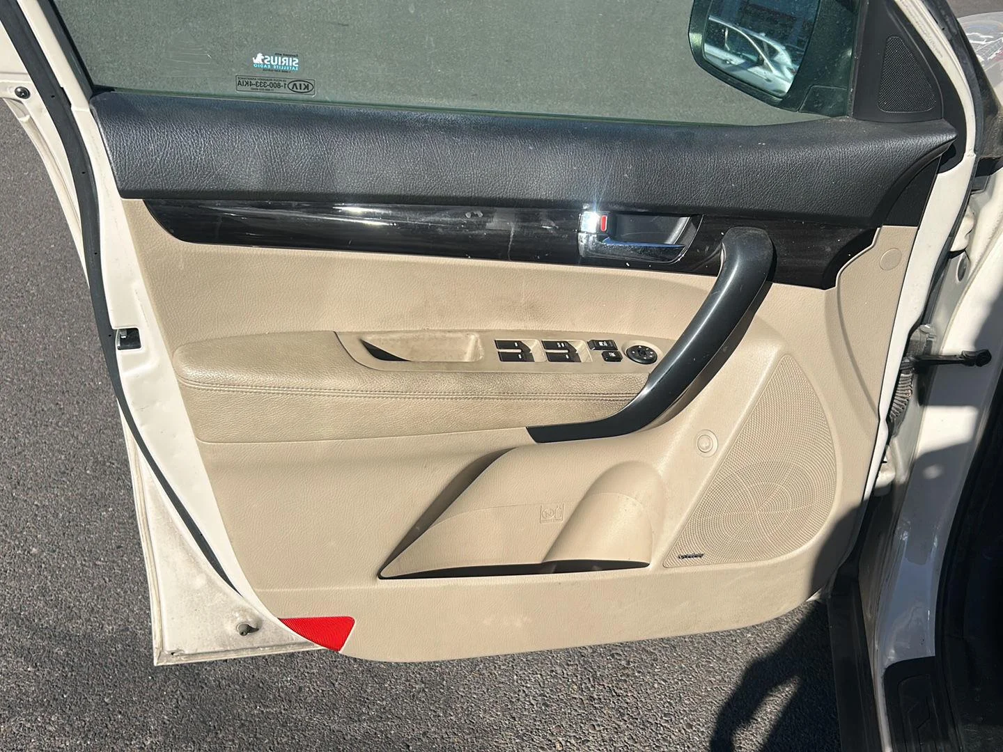 Used 2011 White Sand Beige Kia EX image 11