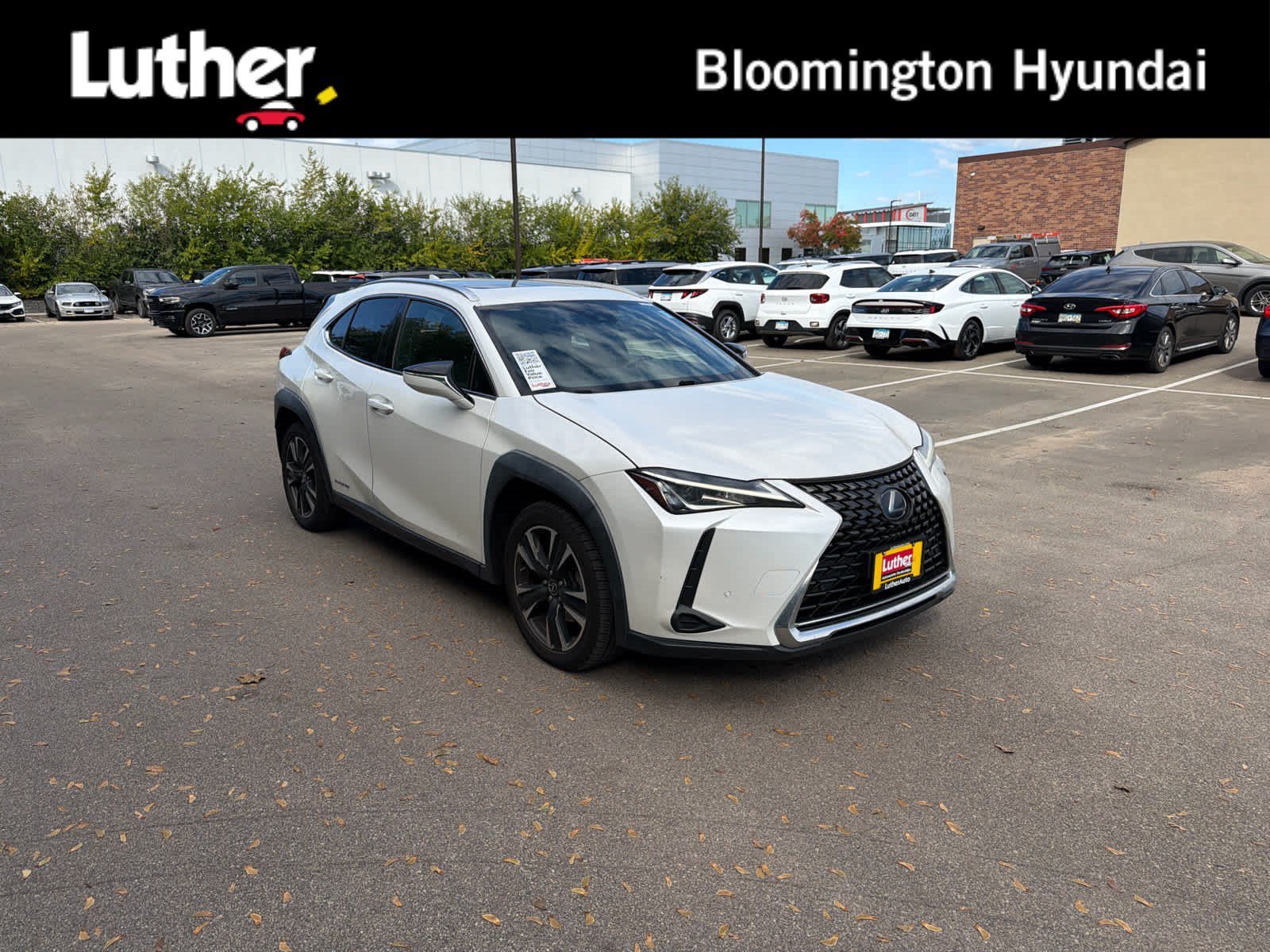 Used 2020 Eminent White Pearl Lexus UX 250h image 1